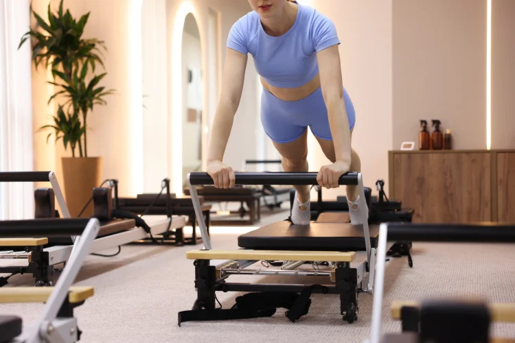 woman-exercising-on-reformer-in-pilates-studio-cl-2026-05-07-06-15-38-utc